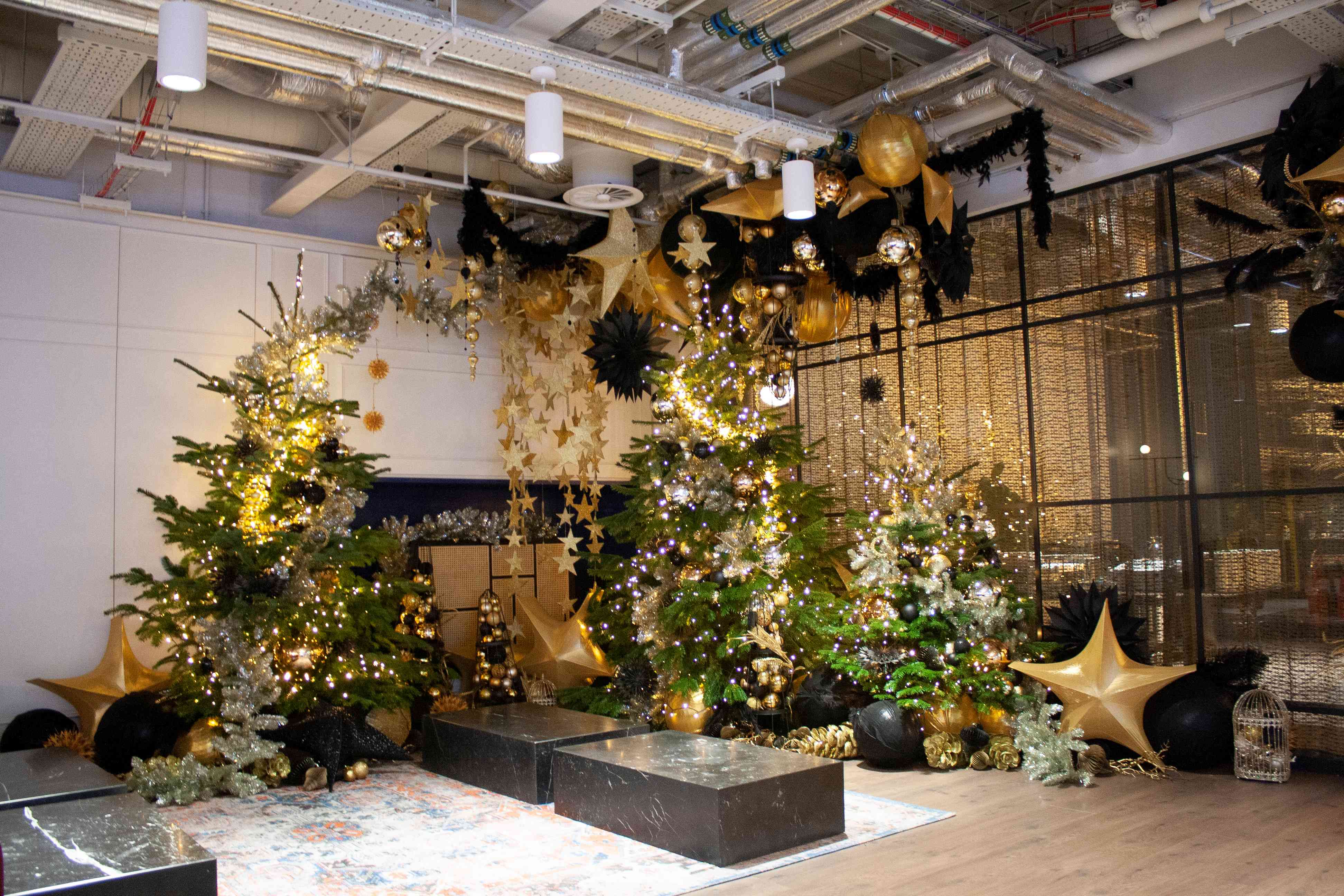 1. McCann 2022 Xmas Live Group1