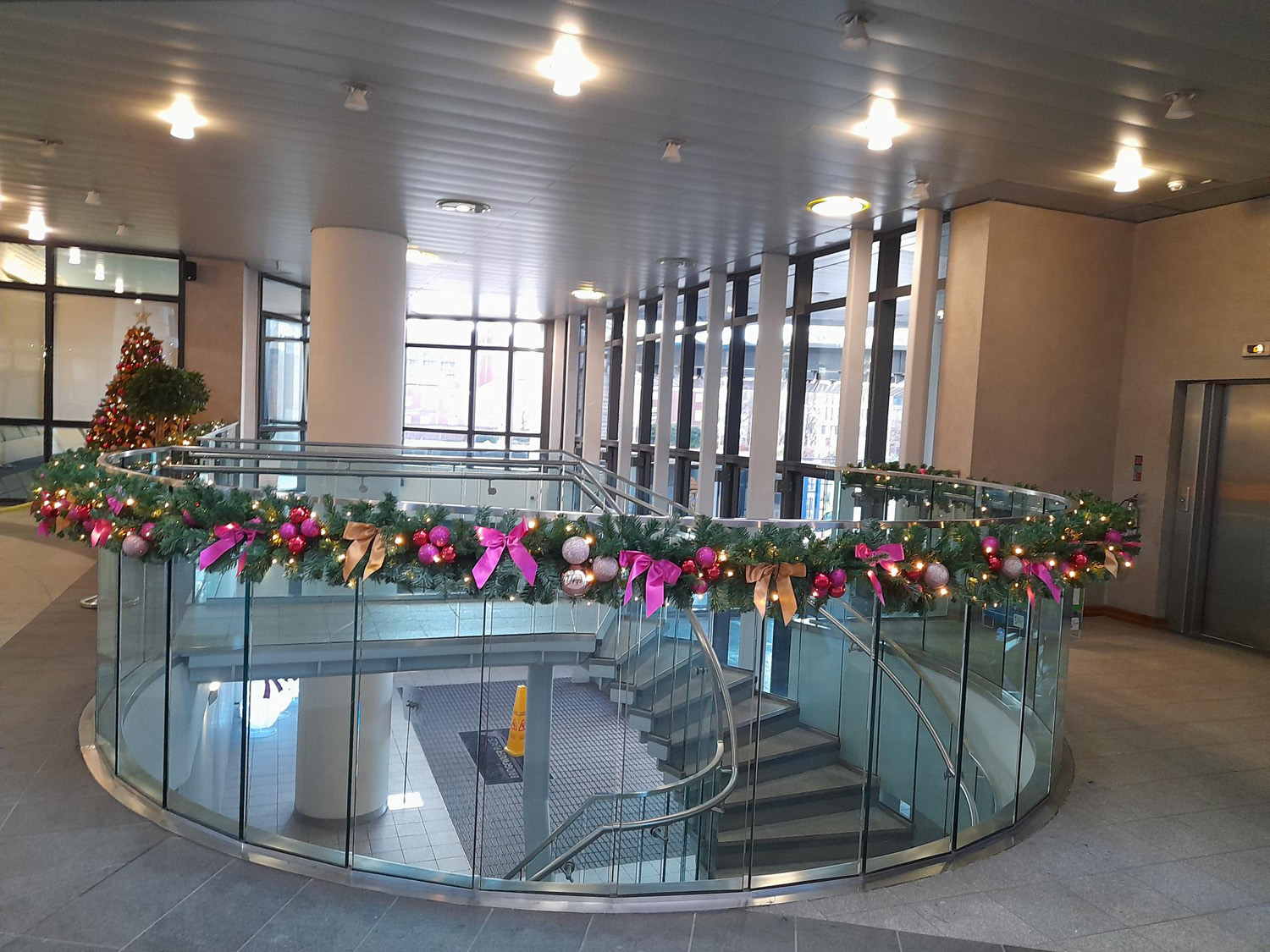 Bridgewater Railing Garland LR