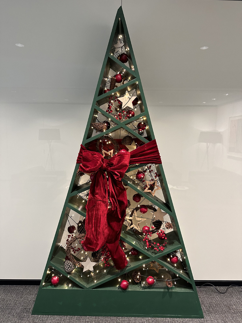 Picture 4 UBS Zig Zag Tree LR